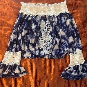 VENUS Off-Shouldered Blouse